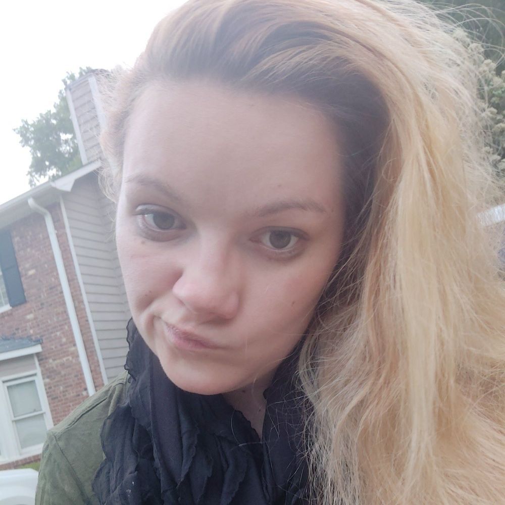 Meet your Posher, Holly